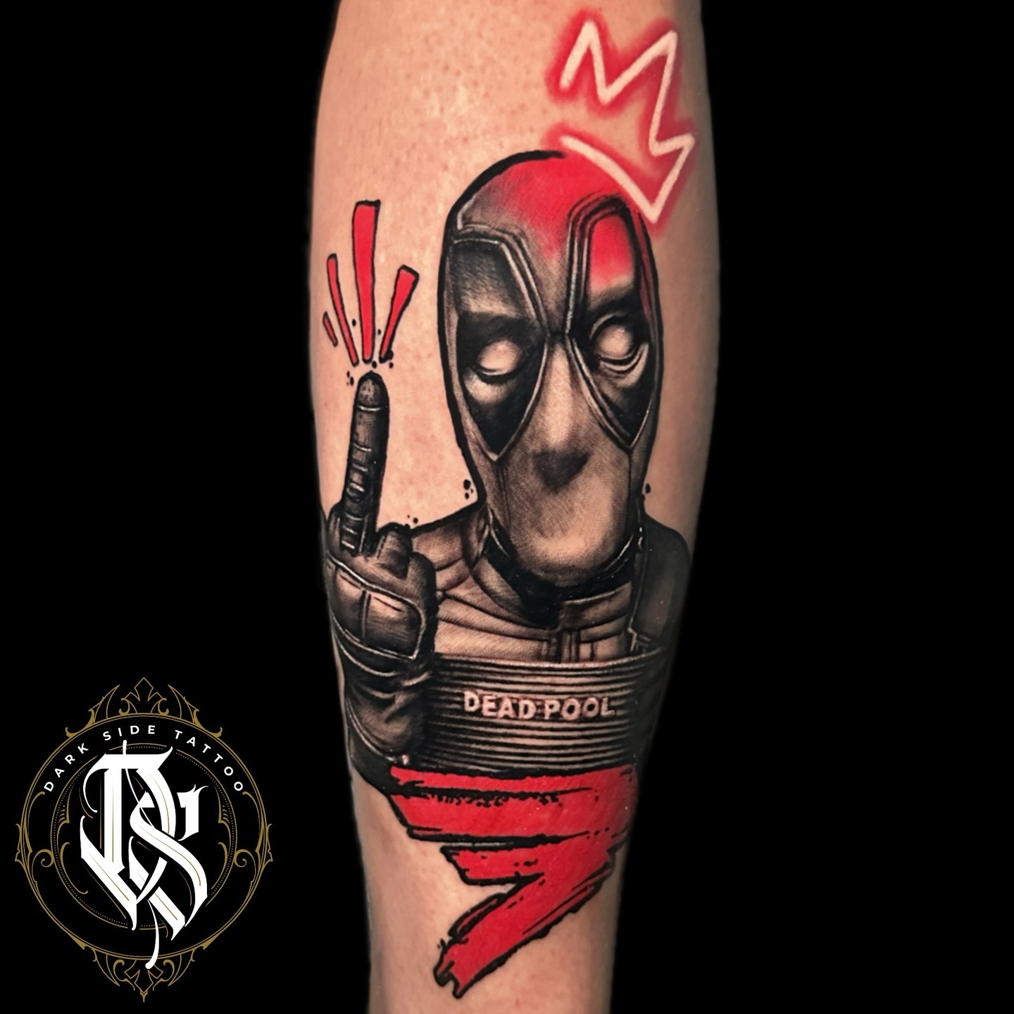 Deadpool színes tetoválás